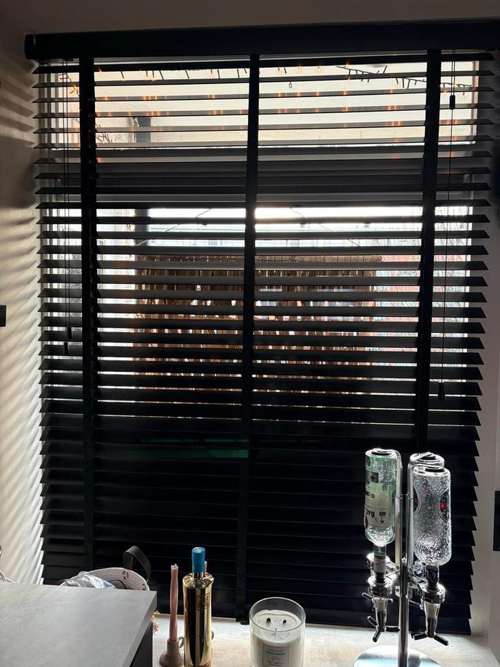 Zwarte houten jaloezieën 125x170 cm - Nieuw in verpakking, Huis en Inrichting, Stoffering | Gordijnen en Lamellen, Nieuw, 150 tot 200 cm