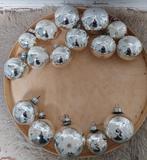 Vintage kerstballen zilverkleurig met opdruk van bloemen, Ophalen of Verzenden, Gebruikt