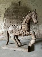 Antiek tempel paard uit india, Ophalen