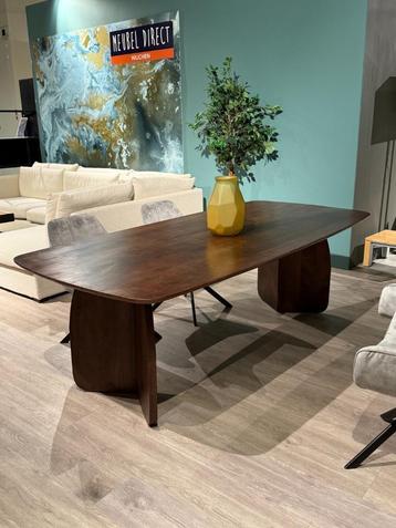 Japandi tafel 240cm bruin met houten poot  beschikbaar voor biedingen