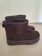 Ugs te koop maat 37 merk Bristol, Kleding | Dames, Ophalen of Verzenden, Zo goed als nieuw, Zwart, Sneakers of Gympen