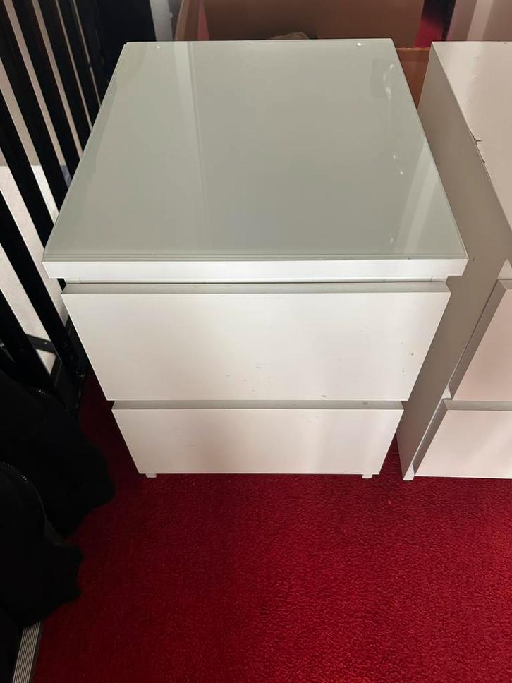 2x Malm / ikea nachtkastje / ladekastje, Huis en Inrichting, Slaapkamer | Nachtkastjes, Zo goed als nieuw, 55 tot 70 cm, Minder dan 45 cm