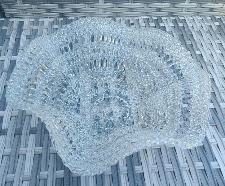 Uniek mooie opengewerkte handgemaakte fruitschaal heel apart, Huis en Inrichting, Woonaccessoires | Schalen en Manden, Zo goed als nieuw