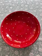 Schaal rood met witte stippen, Ophalen of Verzenden, Overige stijlen, Aardewerk, Schaal of Schalen