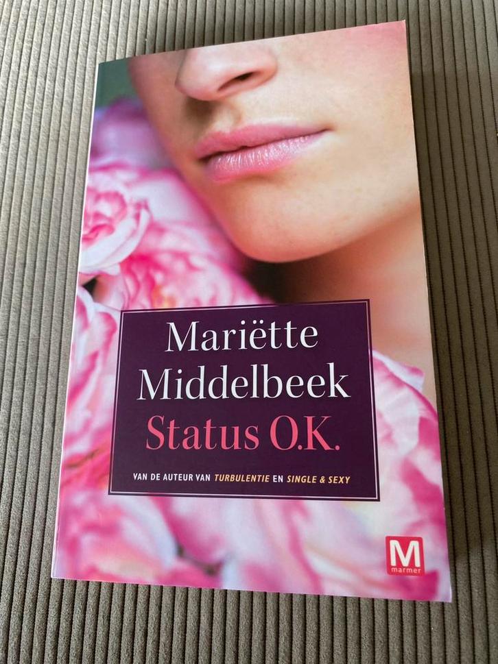 Status O.K. - Mariette Middelbeek, Boeken, Chicklit, Zo goed als nieuw, Ophalen of Verzenden