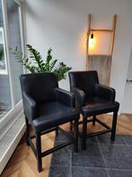 Zwart lederen barstoel met armleuningen, Huis en Inrichting, Barkrukken, Ophalen, Met voetsteun, 60 tot 90 cm, Hout