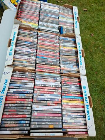 3 dozen vol DVD's van alles wat beschikbaar voor biedingen
