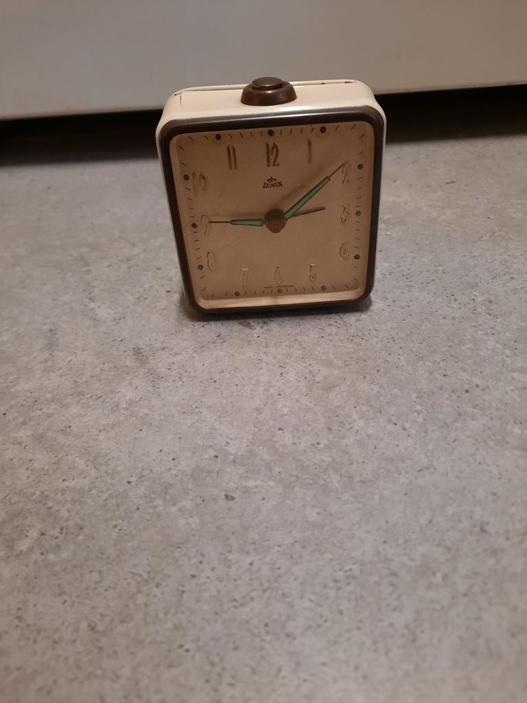 Antiek vintage retro Tafelklok wekker opwind lumen germany, Witgoed en Apparatuur, Wekkers, Gebruikt, Analoog, Ophalen of Verzenden