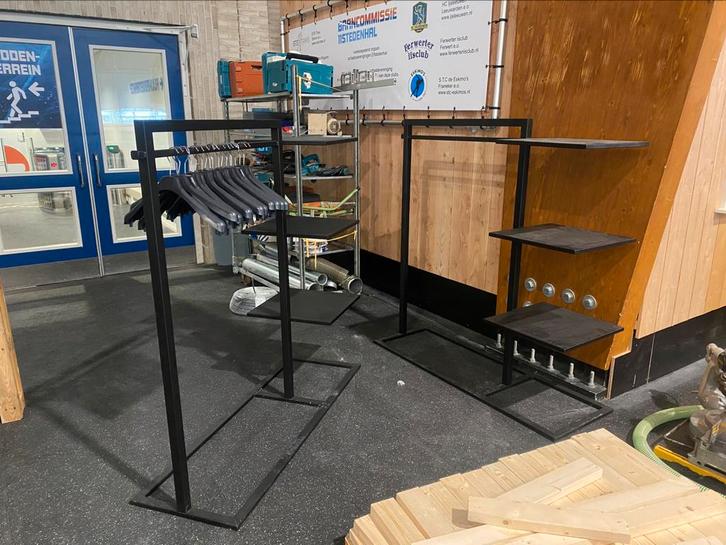 Kledingrek met display, Zakelijke goederen, Kantoor en Winkelinrichting | Winkel en Inventaris, Ophalen