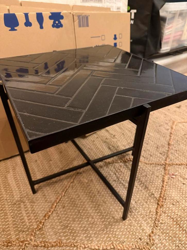 Zwarte bijzettafel met visgraat tegeltjes, Huis en Inrichting, Tafels | Bijzettafels, Gebruikt, Vierkant, 45 tot 60 cm, Minder dan 55 cm
