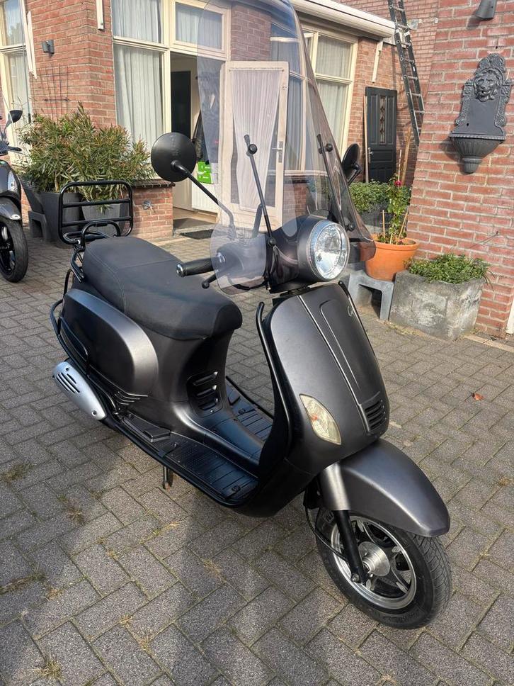 Capri (AGM) 4takt blauw kenteken 2014, Fietsen en Brommers, Snorfietsen en Snorscooters, Gebruikt, Overige merken, Benzine, Ophalen