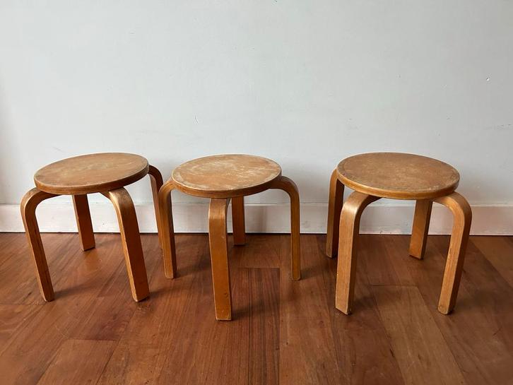 Vintage Kinderkrukjes 3 stuks (Aalto? ), Huis en Inrichting, Krukjes, Gebruikt, Hout, Ophalen