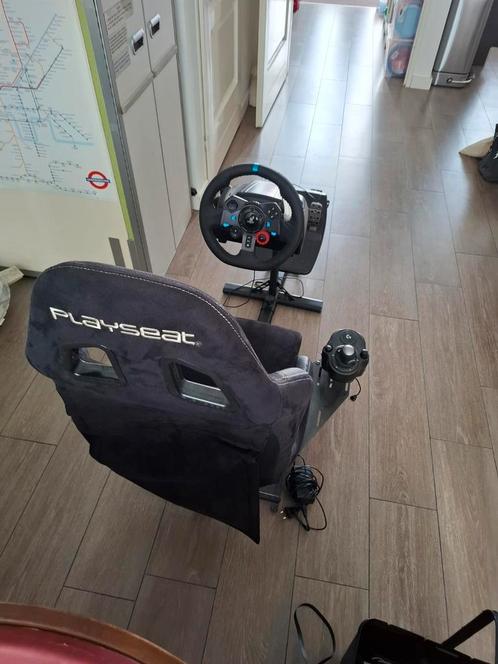 Playseat inclusief stuur Logitech G29 en pedalen, Spelcomputers en Games, Spelcomputers | Overige Accessoires, Zo goed als nieuw