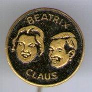 Beatrix en Claus zwart op koper speldje ( K_003 ), Verzamelen, Speldjes, Pins en Buttons, Nieuw, Speldje of Pin, Figuurtje, Verzenden
