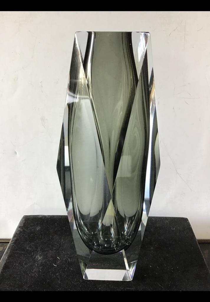 Flavio Poli diamant vaas, grijs rookglas, ong 20,3 cm 1 chip, Antiek en Kunst, Antiek | Vazen, Ophalen of Verzenden