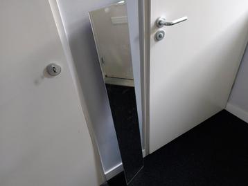 Ikea plak spiegel beschikbaar voor biedingen