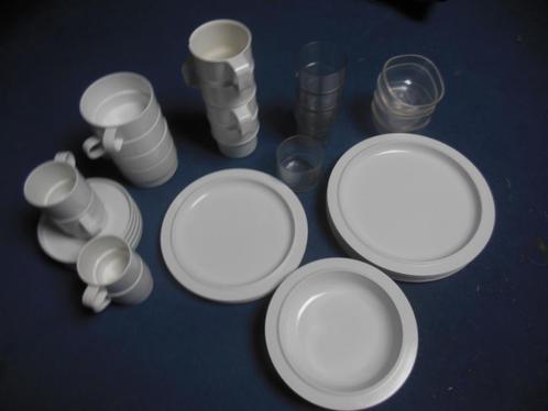 Mepal servies wit  4 persoons of 2 persoons, Caravans en Kamperen, Kampeeraccessoires, Zo goed als nieuw, Ophalen