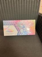 Pokemon prismatic evolutions super premium collection box, Ophalen of Verzenden, Nieuw, Foil