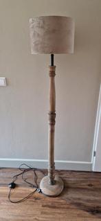 Houten vloerlamp landelijk sober, Huis en Inrichting, Lampen | Vloerlampen, Ophalen, 150 tot 200 cm
