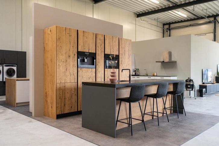 Showroomopruiming! Echt houten keuken compleet met Quooker!, Huis en Inrichting, Keuken | Complete keukens, Nieuw, Ophalen