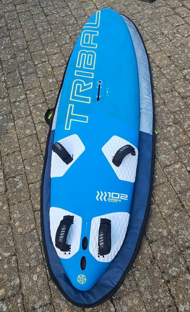 Tribal Radix 102 slalom, Watersport en Boten, Windsurfen, Zo goed als nieuw, Plank, Minder dan 250 cm, Met draagtas, Ophalen of Verzenden