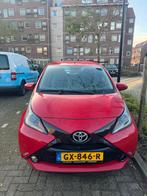 Toyota Aygo 1.0 12V Vvt-i Ddrs 2015 Rood, Auto's, Toyota, Voorwielaandrijving, 4 stoelen, Origineel Nederlands, Handgeschakeld