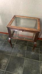 Theekastje met geslepen glas, Ophalen
