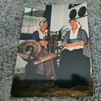 Kaart Texelse klederdracht (49), Verzamelen, Ansichtkaarten | Themakaarten, Ophalen of Verzenden, 1980 tot heden, Gelopen, Klederdracht