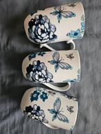 Drie mooie bekers met oor. Fine Bone China in blauw en wit, Huis en Inrichting, Keuken | Servies, Ophalen of Verzenden, Zo goed als nieuw