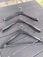 3 plastic kleerhangers zo goed als nieuw, Ophalen, Zo goed als nieuw