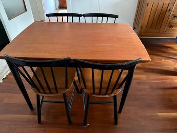 Vintage eettafel set Scandinavisch design 60/70 jaren beschikbaar voor biedingen