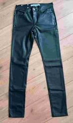 TRENDY zwarte leatherlook broek van TAHNEE mt. S - nieuw, Kleding | Dames, Broeken en Pantalons, Maat 38/40 (M), Tahnee, Zwart