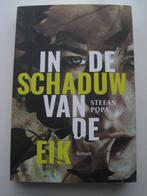 Stefan Popa - In de schaduw van de eik, Ophalen of Verzenden, Zo goed als nieuw, Nederland