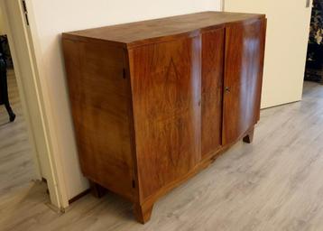 Art nouveau houten dressoir met legplanken beschikbaar voor biedingen