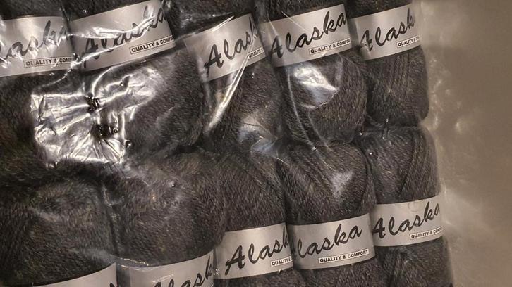 10x 50gr Alaska grijs Wol Acryl breigaren haakgaren, Kleding | Dames, Mutsen, Sjaals en Handschoenen, Nieuw, Muts, Ophalen of Verzenden