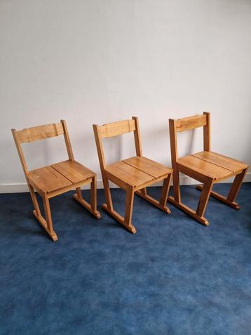 Set van 3 brutalist modernist houten stoelen design beschikbaar voor biedingen