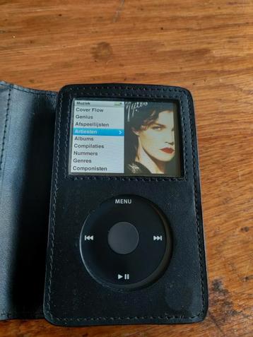 iPod 120 gb in leren hoes  beschikbaar voor biedingen
