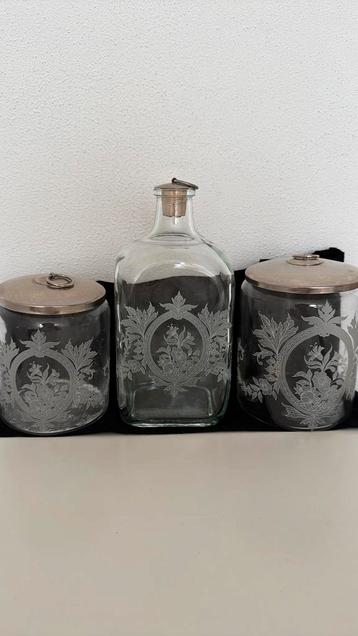 Set van Glazen Potten met Gravures beschikbaar voor biedingen
