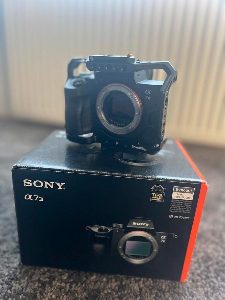 Sony A7III Body + Smallrig Cage (Slechts 10.000 clicks!), Audio, Tv en Foto, Fotocamera's Digitaal, Zo goed als nieuw, Compact