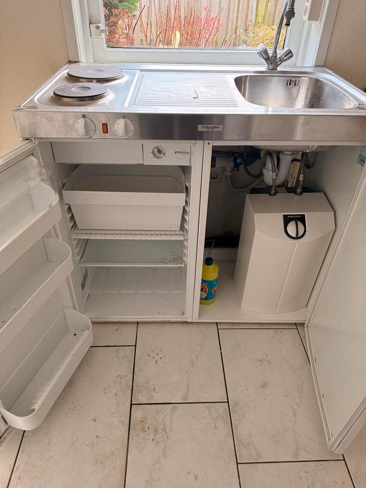 Compacte keukenunit met spoelbak en kookplaat, Huis en Inrichting, Keuken | Complete keukens, Gebruikt, Enkelwandige keuken, Wit