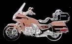 Honda Goldwing- lichtbruin emaille, Verzamelen, Verzenden, Zo goed als nieuw, Transport, Speldje of Pin
