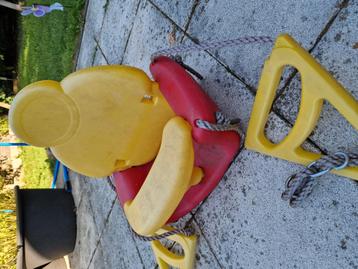 plastic schommel, met of zonder rugleuning te gebruiken beschikbaar voor biedingen