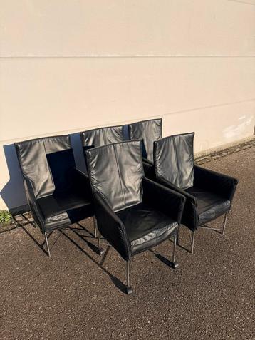 Montis Chaplin set van 5 stoelen. Zwart leer met wielen. beschikbaar voor biedingen