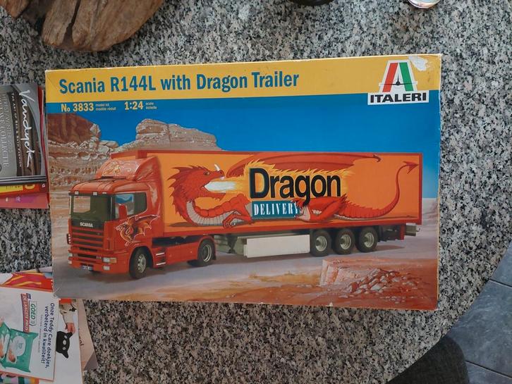 SCANIA R144L WITH DRAGON TRAILER ITALERI 1/24 NO 3833 NIEUW!, Hobby en Vrije tijd, Modelbouw | Auto's en Voertuigen, Zo goed als nieuw