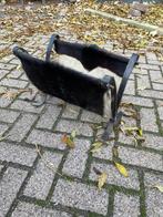 Krantenbak / Lectuurbak van koeienhuid en smeedijzer, Huis en Inrichting, Woonaccessoires | Krantenbakken en Lectuurbakken, Ophalen