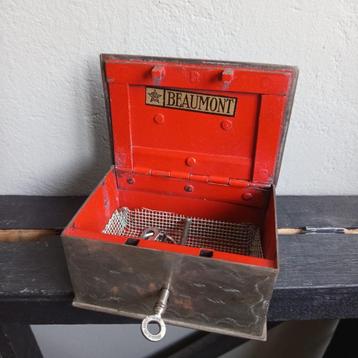 Vintage Stalen Geldkist BEAUMONT Maastricht Spaarpot Kluisje beschikbaar voor biedingen