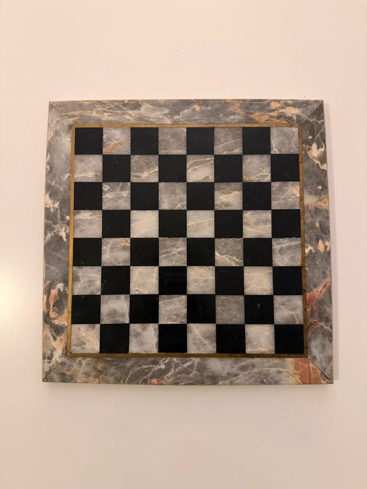 Antiek Marmeren Schaakbord - Stijlvol Accessoire, Hobby en Vrije tijd, Gezelschapsspellen | Bordspellen, Gebruikt, Een of twee spelers