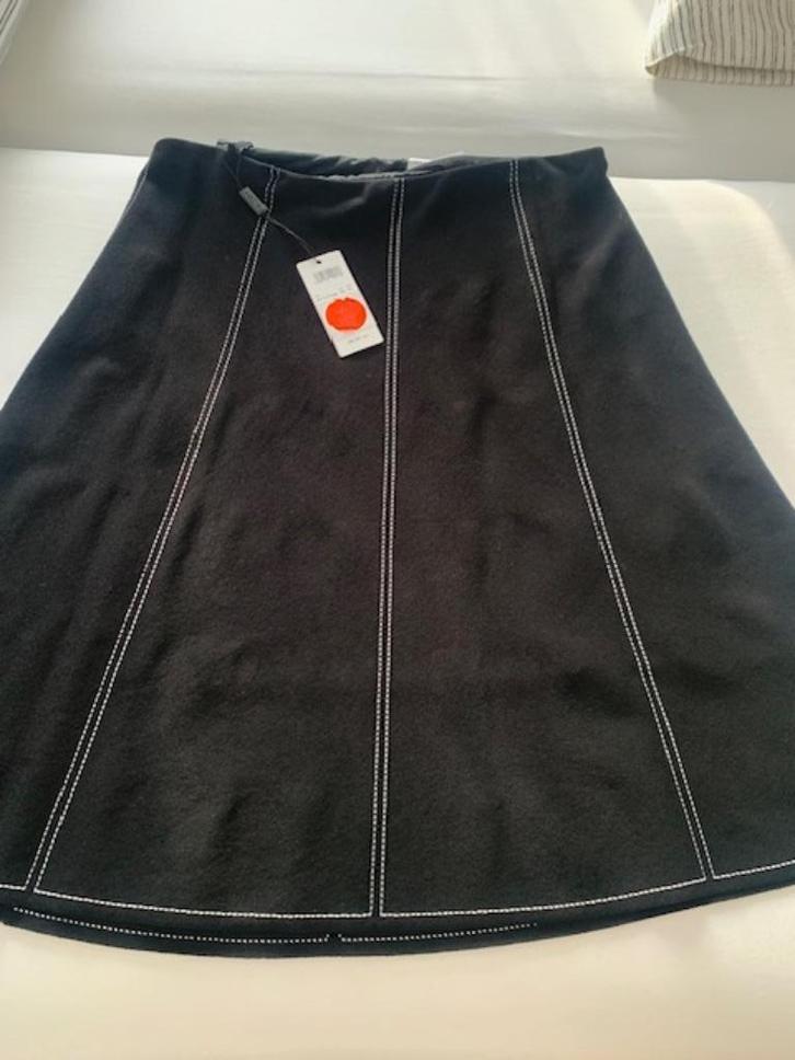 Marc Cain / marccain rok, maat n6 nieuw, Kleding | Dames, Rokken, Zo goed als nieuw, Maat 46/48 (XL) of groter, Zwart, Boven de knie
