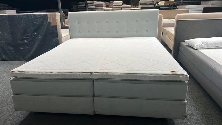 Turquoise bed Auping 200 x 200 met Maestro matrassen, Huis en Inrichting, Slaapkamer | Matrassen en Bedbodems, Zo goed als nieuw