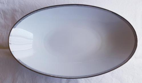 Grote witte ovale schaal zilveren bies Winterling Marktleuth, Huis en Inrichting, Keuken | Servies, Zo goed als nieuw, Schaal of Schalen